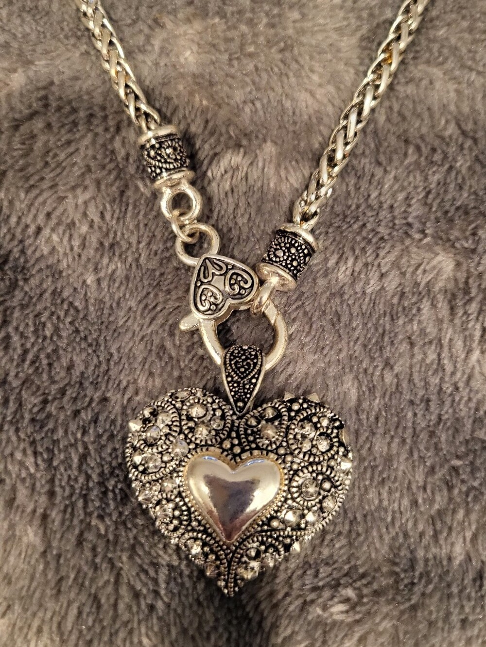 Vintage Silver Tone Heart Pendant Necklace - Floral Filigree